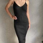 Altın Zincir Detaylı Siyah Triko Elbise